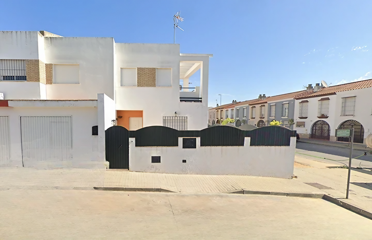 Foto 1 de 10: Subasta de vivienda calificada como VPO en "Residencial Mérida" Umbrete (Sevilla)