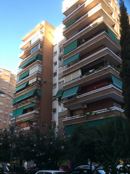 Subasta de nuda propiedad de una tercera parte indivisa de vivienda en Granada image 3