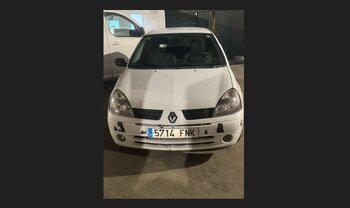 Vehículo Renault Clio en Écija (Sevilla)