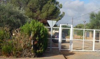 Subasta de vivienda unifamiliar con parcela en urbanización los Nietos en Carmona (Sevilla)