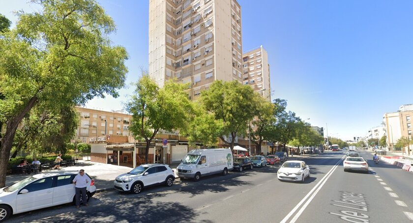 Lote de 19 locales comerciales y de oficinas en Sevilla